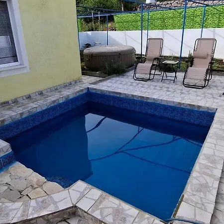 Oasis With Private Pool *